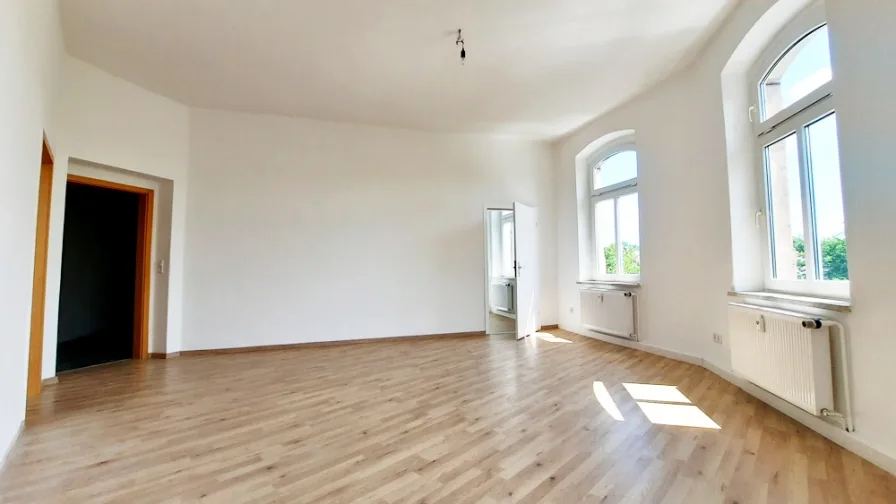 Wohnzimmer - Wohnung mieten in Chemnitz / Zentrum - *** Große 4-Zimmer-Familienwohnung - frisch renoviert im Zentrum von Chemnitz ***