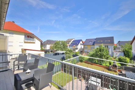 Balkon - Wohnung kaufen in Ludwigshafen - Seltenheit! Eigentumswohnung im 1.OG mit ausgebauten Dachgeschoss und großzügigen Privatgarten.