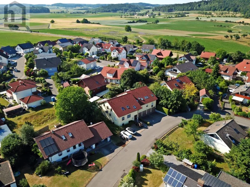 Titelbild - Wohnung kaufen in Orsingen-Nenzingen - Leben im idyllischen Nenzingen: Geräumige 2,5-Zimmer Wohnung mit 3 PKW-Stellplätzen