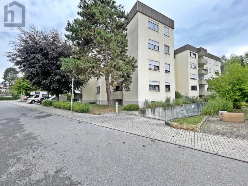 Hausansicht - Wohnung kaufen in Konstanz - Kernsanierte 1,5-Zimmer Wohnung mit Balkon und TG-Stellplatz in Konstanz-Litzelstetten