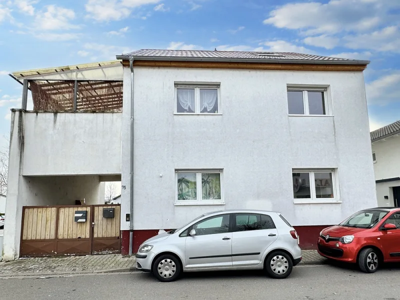Vorderansicht - Haus kaufen in Reilingen - Modernisierte Doppelhaushälfte in zentraler Lage von Reilingen!