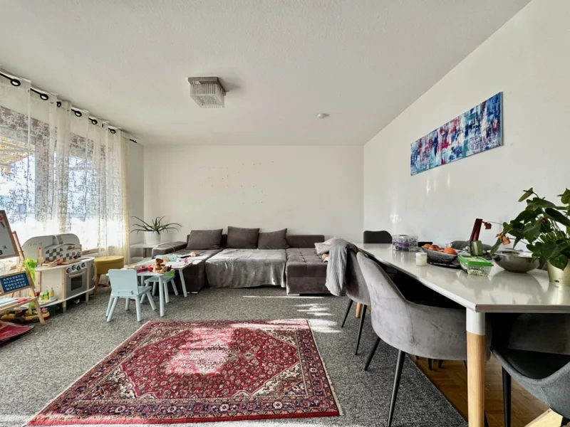 Wohn-Esszimmer - Wohnung kaufen in Hockenheim - Vermietete 2-Zimmerwohnung mit Balkon und Tiefgaragenstellplatz in zentraler Lage von Hockenheim!