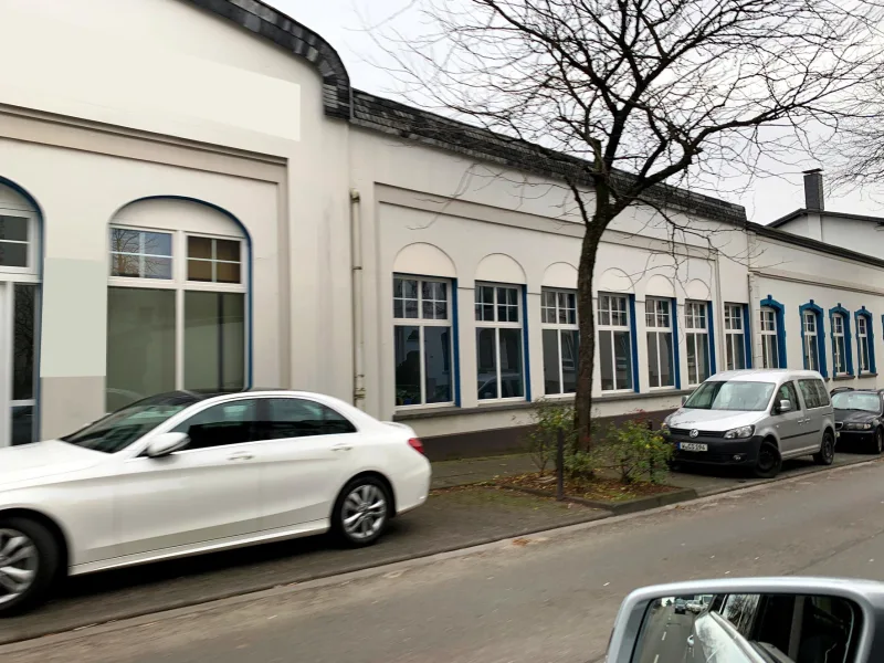 Vorderansicht - Büro/Praxis mieten in Wuppertal - Zentrumnahe Büro-bzw. Praxisfläche mit ausreichend Parkfläche in Vohwinkel!