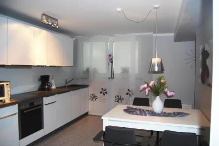 Küche mit Essbereich  - Wohnung mieten in Solingen - Möblierte 2-Zi-Luxus-Wg*****    (Miete einschl. Nebenkosten)!