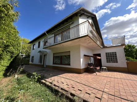 Rückansicht Haus - Haus kaufen in Weitersweiler - Bungalow mit Einliegerwohnung