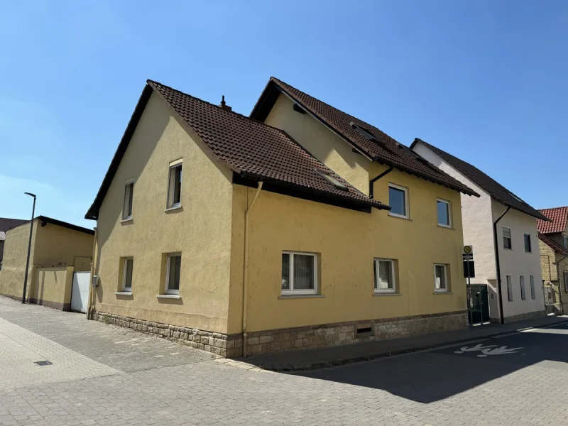 Titelbild - Haus kaufen in Wallertheim - Zwei-Generationenhaus