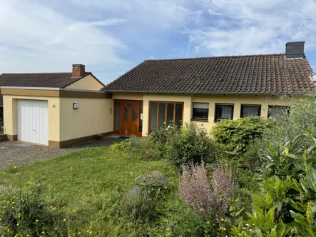 Ansicht - Haus kaufen in Alzey - Gepflegtes Reihenmittelhaus mit Garage