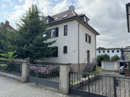 Straßenansicht - Haus kaufen in Worms - Einfamilienhaus mit Charme!