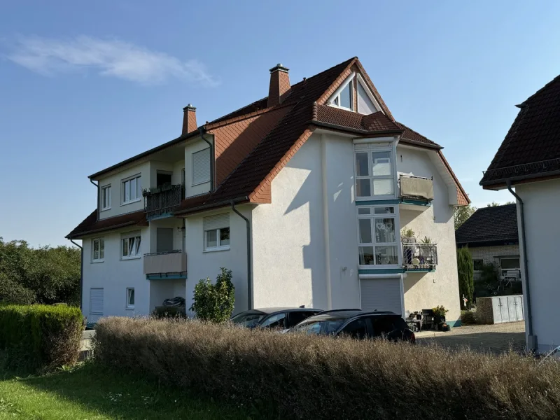 Titelbild - Wohnung kaufen in Gau-Weinheim - Eigentumswohnung mit zwei Stellplätzen