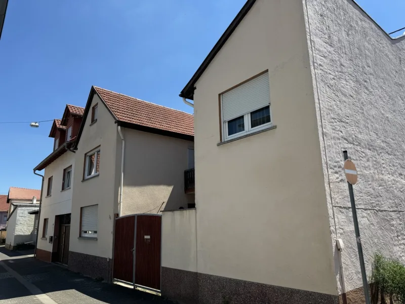 Ansicht 1 - Haus kaufen in Gau-Odernheim - Einfamilienhaus in ruhiger Ortslage...