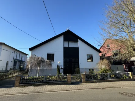 Frontansicht - Haus kaufen in Gimbsheim - Einfamilienhaus mit Garten und Garage