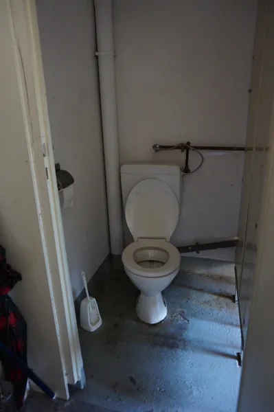 WC in Garage