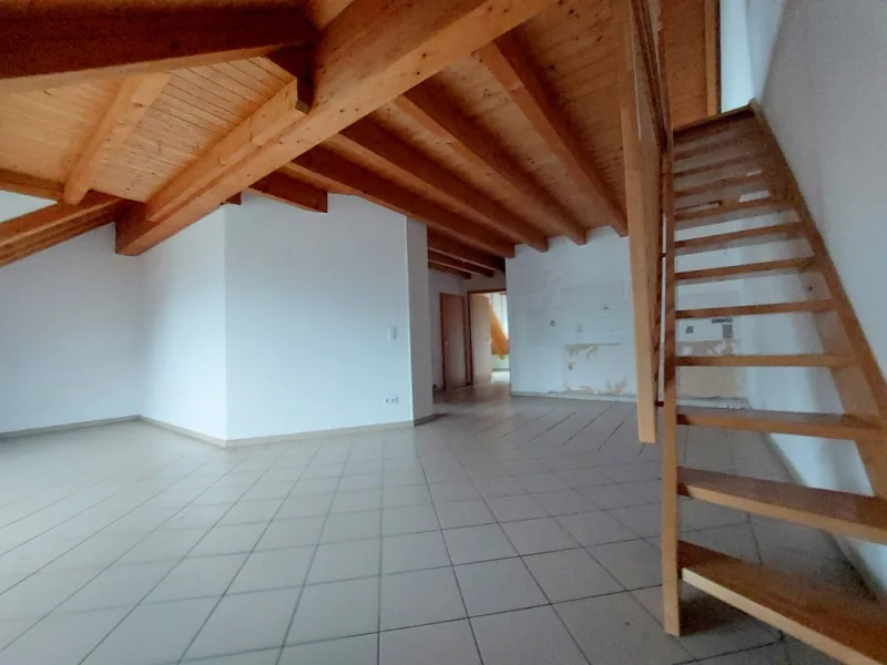 Wohn-/Essbereich - Wohnung mieten in Laufach / Hain im Spessart - Dachstudio-Wohnung mit Charme