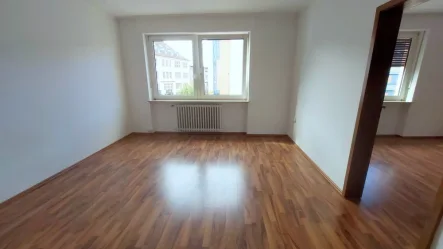 Wohnnzimmer - Wohnung mieten in Aschaffenburg - Schöne Stadtwohnung mit Balkon & neuer EBK