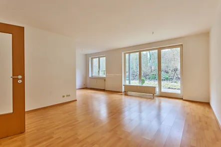 Das Wohnzimmer mit Terrassenaschluß - Wohnung kaufen in Consrade - Herzlich willkommen in Ihrem neuen Zuhause! 3-Zimmer - Stellplatz - gepflegte Nachbarschaft