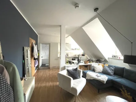 Wohnen mit offener Küche - Wohnung mieten in Schwerin - Komfort und Design vereint: Helle Dachgeschosswohnung im Herzen Schwerins