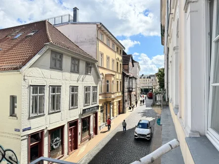 In die Altstadt zum Markt gesehen - Wohnung mieten in Schwerin - Altstadtwohnung mit Dom- und Marktplatzblick – Ihr neues Zuhause wartet!