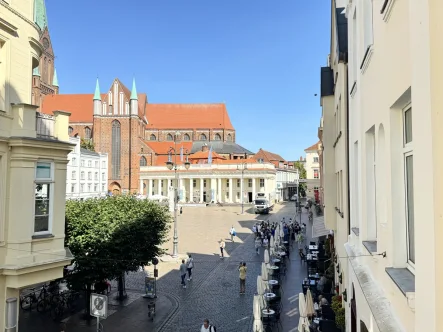 Die Aussicht zum Marktplatz - Wohnung mieten in Schwerin - Zentrales Wohnen mit historischem Charme und modernem Komfort