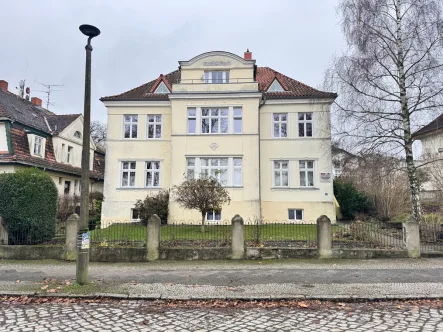 Die Villa am Ziegel See - Wohnung mieten in Schwerin - Traumhafte 2-Etagen-bel étage: 6 Zimmer in Villa am Ziegelsee mit Gartennutzung