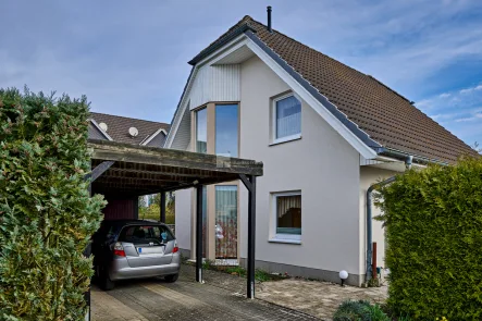 Das Grundstück betreten - Haus kaufen in Klein Rogahn - Einladendes Einfamilienhaus mit Koikarpfen-Naturteich und unverbauten Weitblick