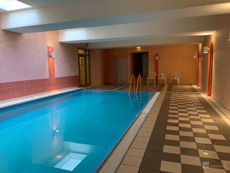 Das Schwimmbad mit Sauna