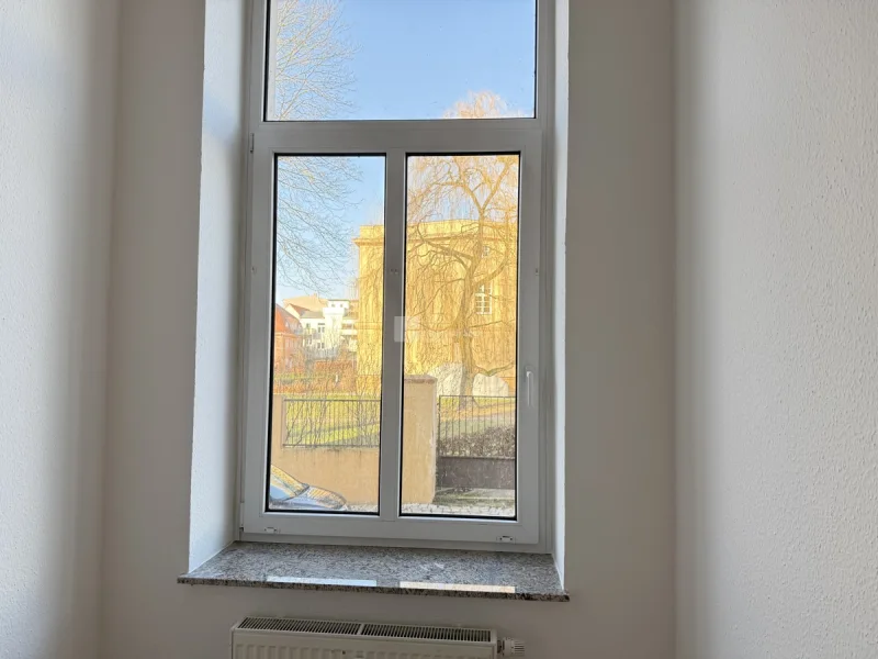 Das Küchenfenster mit Morgensonne - Wohnung mieten in Schwerin - Helle 2-Zimmer-Wohnung mit Süd-Balkon in ruhiger Lage - in der Werdervorstadt - sofort verfügbar!