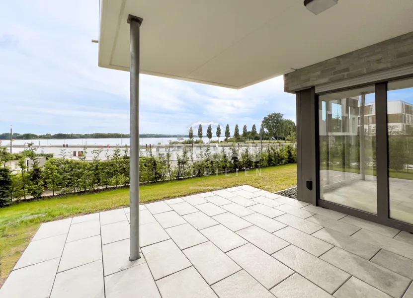 sonnige Südwest-Terrasse mit Elbblick  - Wohnung mieten in Wedel - Erstbezug mit Elbblick! Energieeffiziente 3-Zimmer-Erdgeschosswohnung mit Südwest-Terrasse