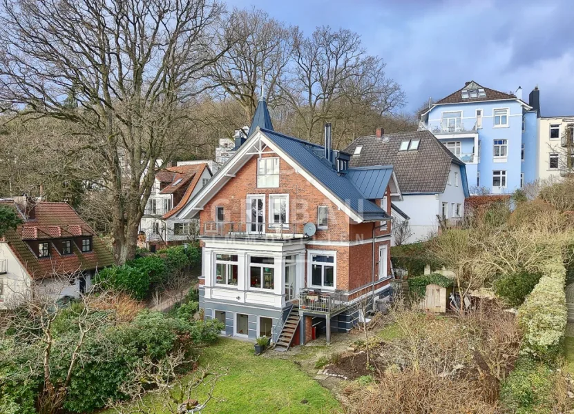 Rarität am Süllberg! - Haus kaufen in Hamburg - Rarität am Süllberg: Einfamilienhaus mit zwei Wohnungen, herrlichem Garten und Elbblick