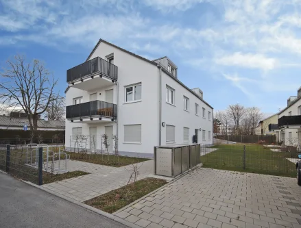 Aussenansicht - Wohnung mieten in Gauting - Moderne 2,5-Zimmerwohnung mit schickem Bad und zwei Balkonen