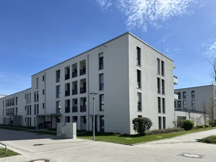 Aussenansicht - Wohnung mieten in München - Attraktive 3-Zimmerwohnung mit Südloggia, zwei Bädern und offener Küche