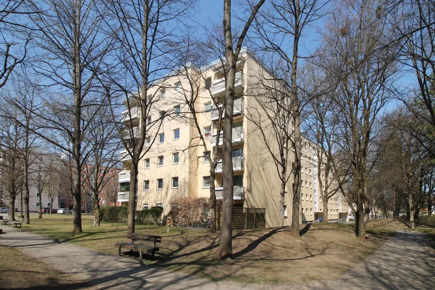 Aussenansicht - Wohnung mieten in München - Erstbezug nach Sanierung - Sonnige 3-Zimmer-Wohnung in ruhiger Lage mit Südterrasse