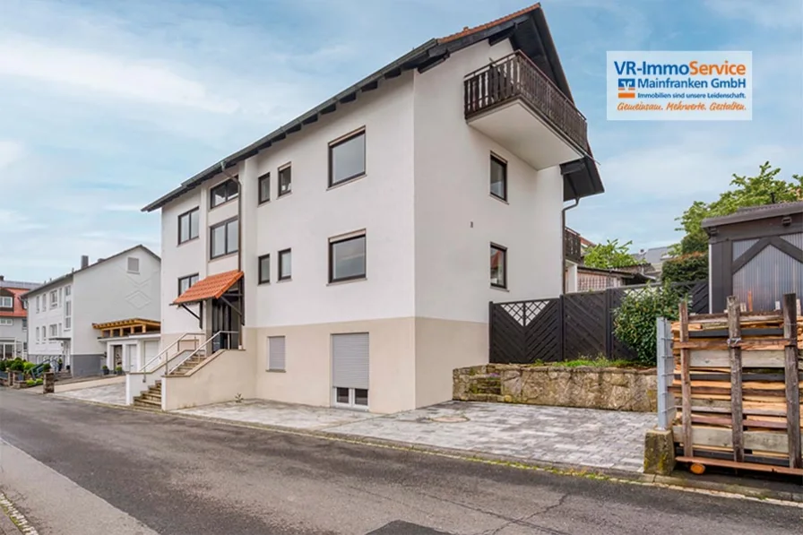 Titelbild - Wohnung kaufen in Kist - Charmante Dachwohnung mit malerischem Ausblick