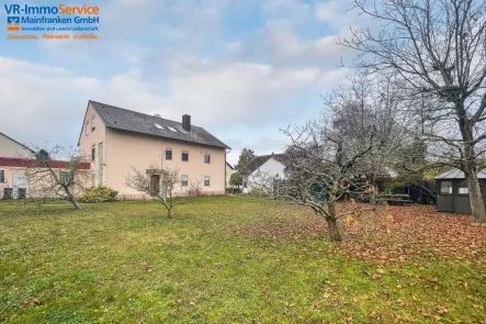 Titelbild - Haus kaufen in Marktsteft - 3-Familienhaus mit bezugsfreier 4-Zimmer-Wohnung und optionalem Bauplatz