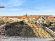 Blick vom Balkon in den Garten