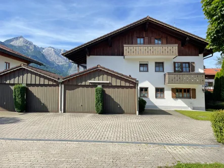 Das Mehrfamilienhaus in Bergkulisse - Wohnung kaufen in Garmisch-Partenkirchen - 2-Zimmer Wohnung mit Bergblick in wunderschöner Lage von Garmisch Partenkirchen