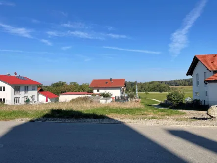  - Grundstück kaufen in Starnberg - Hanfeld: Grundstück in ländlicher Lage mit gültigem Bebauungsplan für Doppelhaus