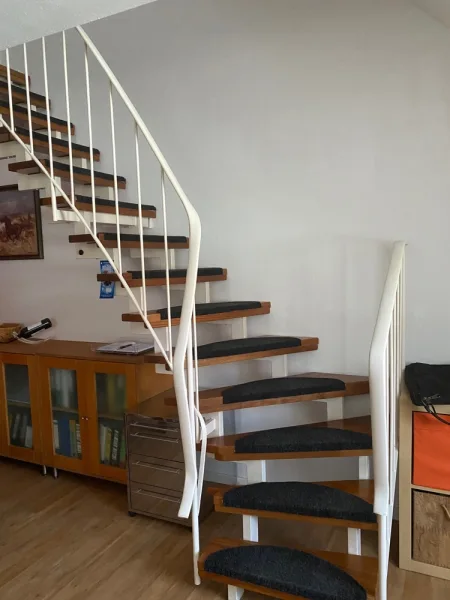 Maisonett Treppe ins DG