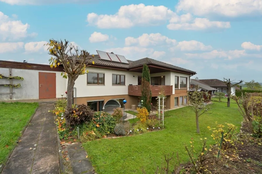 Gebäude mit Garten - Haus kaufen in Aindling - Komfortables, sehr gut geschnittenes EFH für die ganze Familie und die Arbeit von Zuhause.