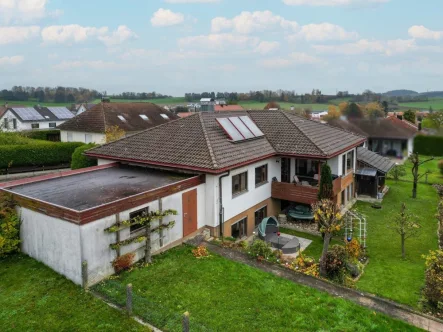 Gebäude Südseite - Haus kaufen in Aindling - Komfortables, sehr gut geschnittenes EFH für die ganze Familie und die Arbeit von Zuhause.