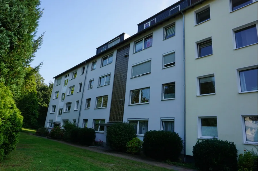 Fassadenfront - Wohnung kaufen in Essen - Attraktive Eigentumswohnung in ruhiger Wohnlage von Essen Kettwig mit  Stellplatz für Eigennutzer