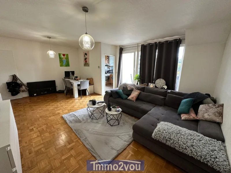 Wohnzimmer 2 - Wohnung kaufen in Essen - Attraktive Dachgeschosswohnung mit Balkon + Garage in direkter Uni-Nähe! Auch für Kapitalanleger TOP