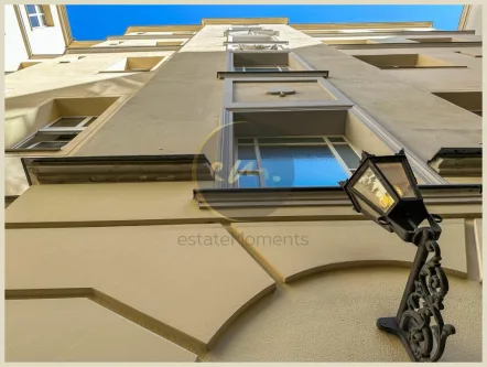 Außenaufnahme (Fassade) - Wohnung kaufen in Berlin - Frei ab April 2024: 1-Zimmer-Apartment Nahe Savignyplatz, ruhige Lage im Innenhof, modernisiert...