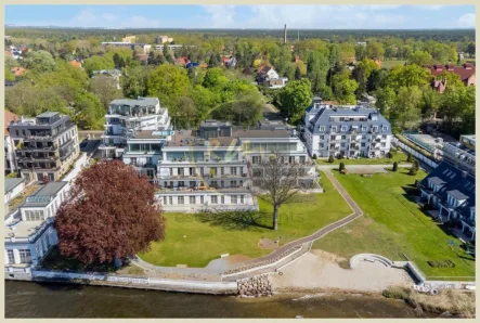 Drohnenaufnahme (Grundstück) - Wohnung kaufen in Berlin - Zwei Balkone, barrierefreier Wohnungszugang und direkter Zugang zum Müggelsee