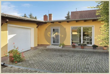 Außenaufnahme - Haus kaufen in Schönefeld - Modernisiertes Siedlungshaus (Doppelhaushälfte) mit großem Grundstück...