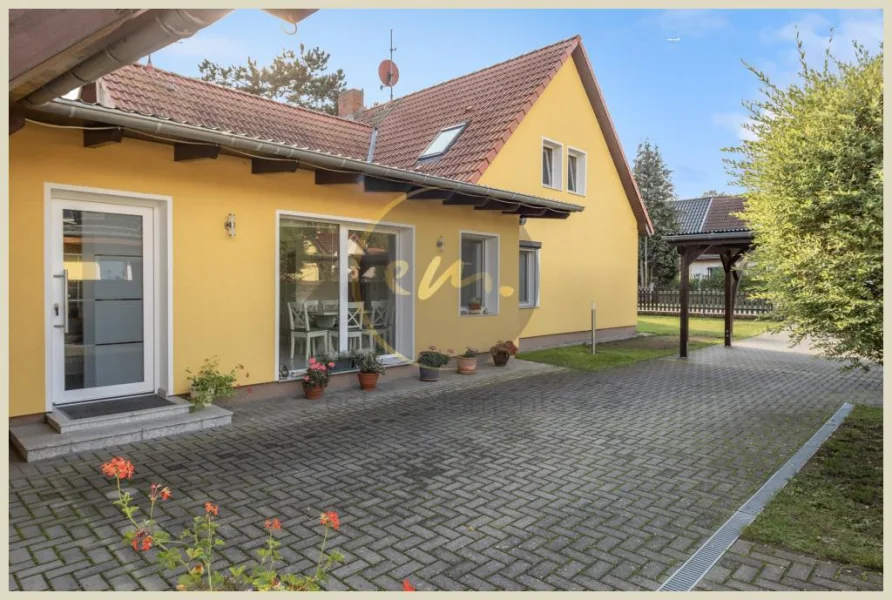 Außenaufnahme - Haus kaufen in Schönefeld - Modernisiertes Siedlungshaus (Doppelhaushälfte) mit großem Grundstück...