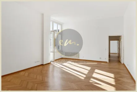 Wohnen - Wohnung kaufen in Berlin - Zentral und absolut ruhig: Herrschaftlicher Altbau, sonnige Ausrichtung mit Balkon und Aufzug