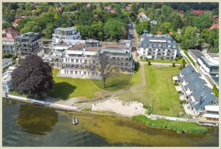 Drohnenaufnahme (Südseite) - Wohnung kaufen in Berlin - Zwei Balkone, barrierefreier Wohnungszugang und direkter Zugang zum Müggelsee