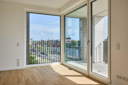 Spektakulärer Blick mit Zugang zu einer der beiden Terrassen - Wohnung kaufen in Berlin - Luxuswohnung im PURE LIVING an der East Side Gallery inklusive Tiefgaragen-Stellplatz