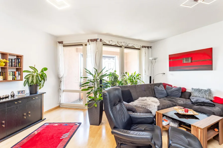 Wohnzimmer  - Wohnung kaufen in Berlin / Friedrichsfelde - Gemütliche 3-Zimmer-Wohnung mit sonniger Südwest-Loggia