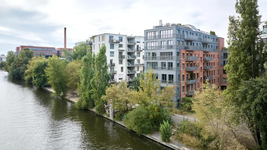 Uferansicht - Wohnung kaufen in Berlin - Exklusives Industrieloft mit Aufzug, 2 Balkonen und Spreezugang an der Michaelkirchbrücke-vermietet